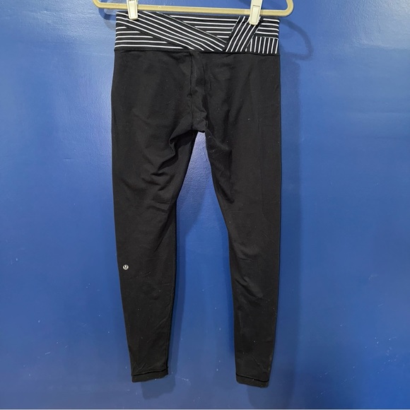 Lululemon Leggings Size 8 Black and White Waist Pattern - Picture 5 of 11